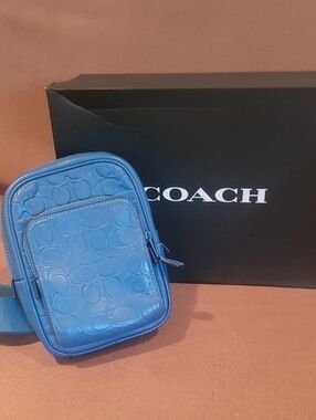 Coach Blue Track Pack 14 Embossed Signature Leather Like New Excellent Condition